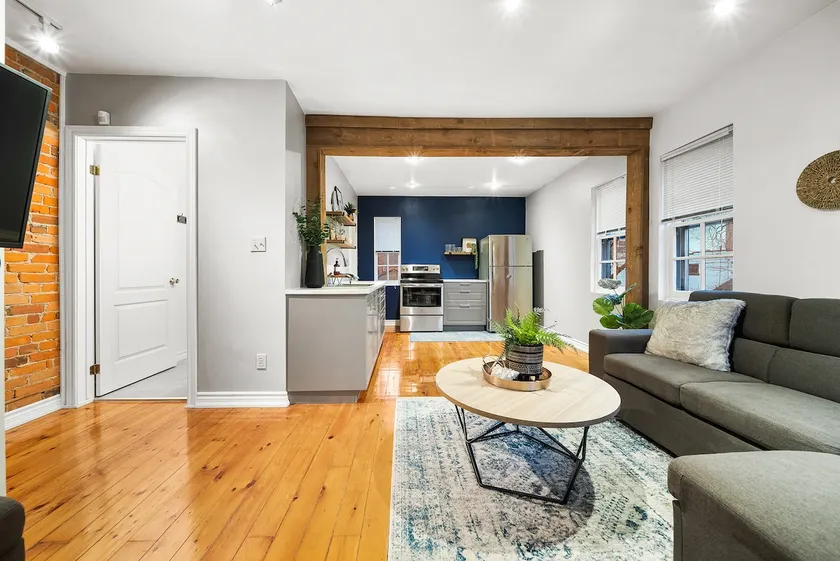 Dwtn Walkerville- Charming/Renovated 2 Bdrm Suite - Image 1
