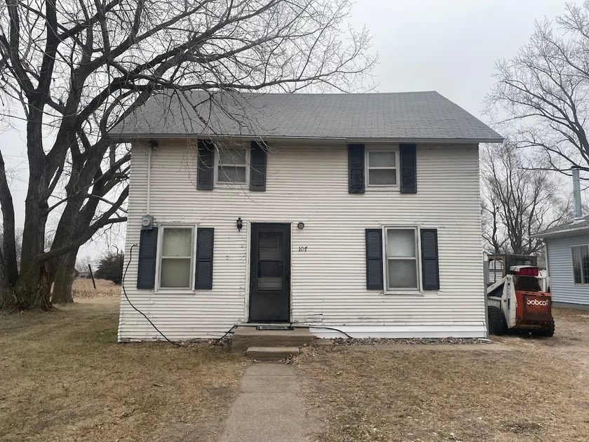 Historical, small town, charming home (1st level) - Image 1