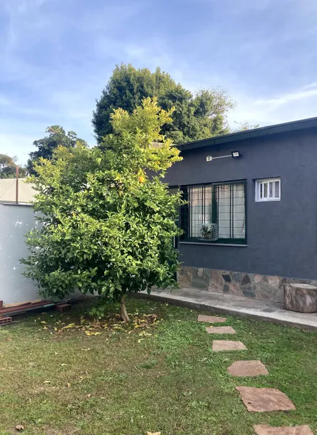 Studio PH in a residential area of Olivos - Image 1