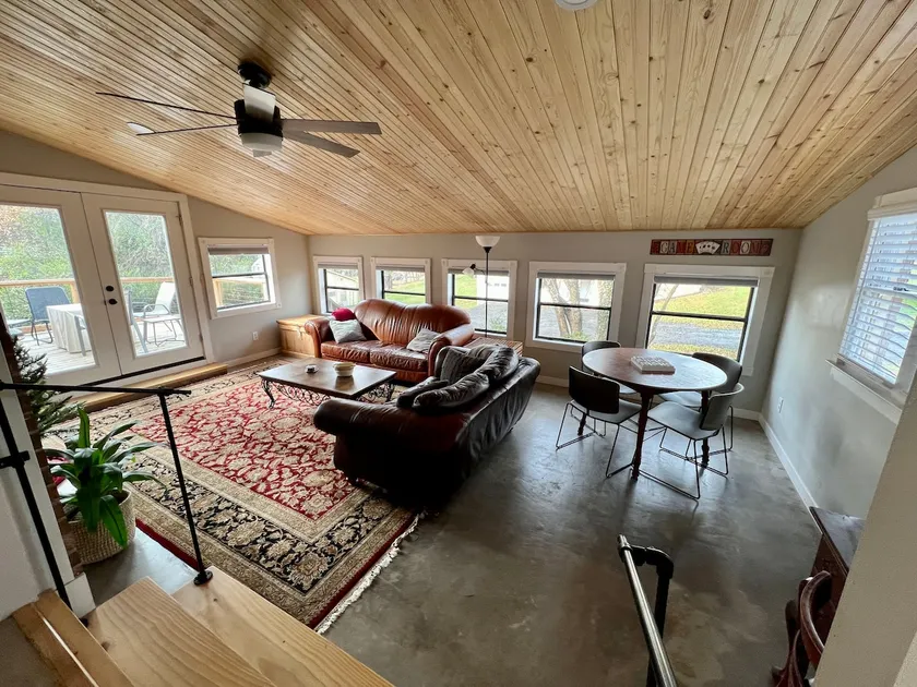 Mayberry’s Best! Peaceful, Bonus Room, Deck, Huge Yard, 5 min to downtown  - Image 1
