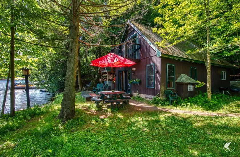 Tamarac Romantic Waterfront Cabin For Two. - Image 1
