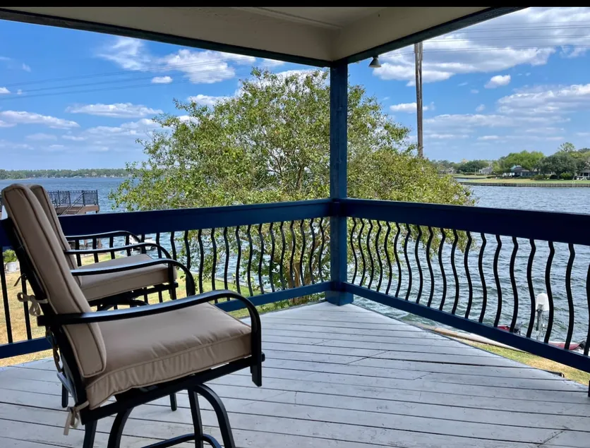 Linda's Lake House Waterfront Home on Lake Conroe - Image 1