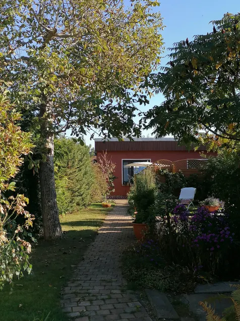 Bungalow with pool and sauna for vacation & business - Image 1