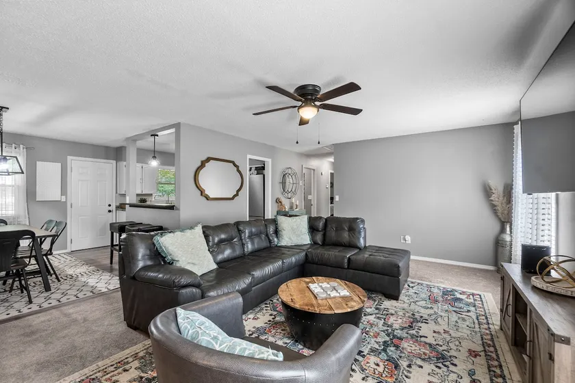 5 Bed Home in Great Neighborhood - Sleeps 10 - Image 1