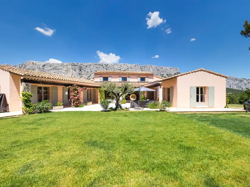 Provençal Villa in the Heart of Sainte-Victoire - Image 1