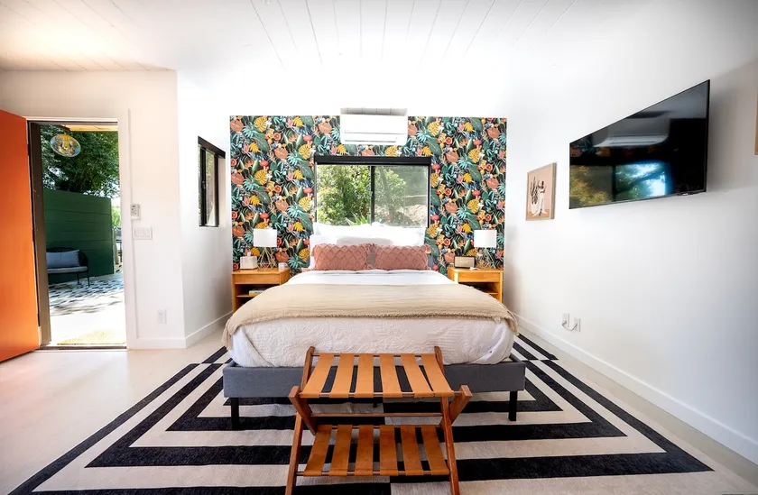 Modern Hillside Escape surrounded by Nature - Image 1