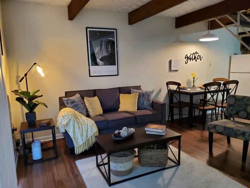 Cozy 1 BR Apartment - Centrally Located - Image 1