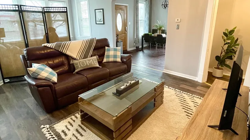 Stylish 1 Bedroom Apartment In East Utica - Image 1