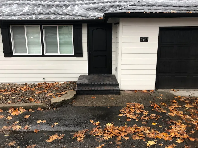 3 bedroom modern home in South Salem - Image 1