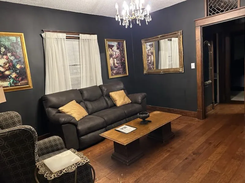 Morgan Manor - Your Home Away from Home! - Image 1