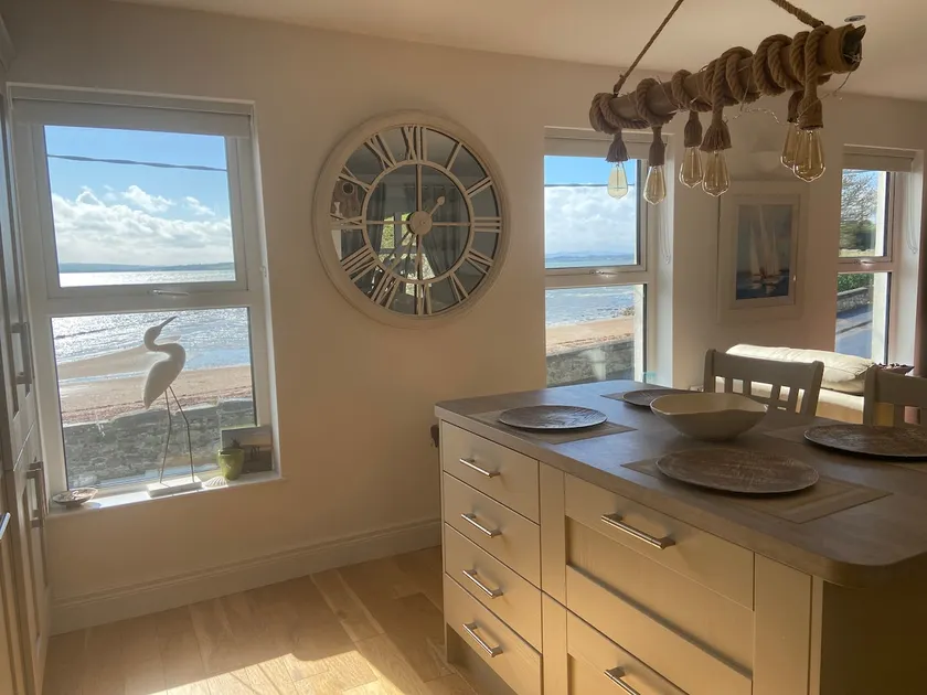 Charming 3 Bedroom Beach-Front Townhouse - Image 1