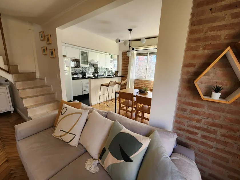 Bright 2-bedroom apartment with terrace & grill! - Image 1