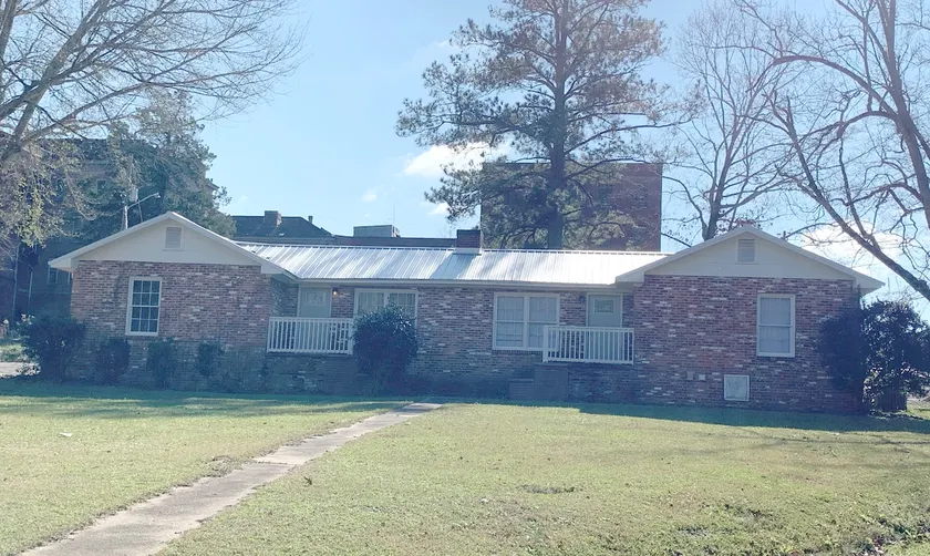 Renovated duplex on former asylum campus - Image 1