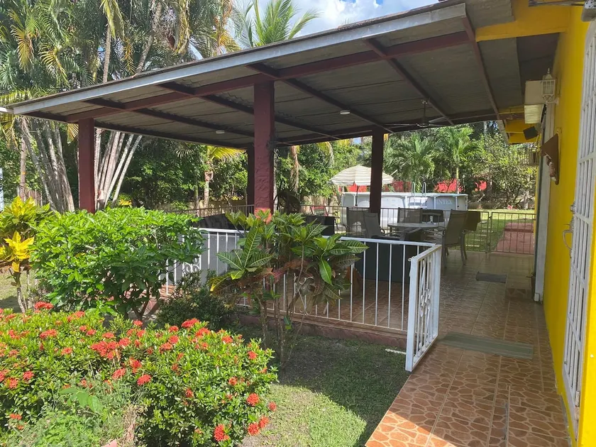 Charming house with pool minutes from the beach! - Image 1