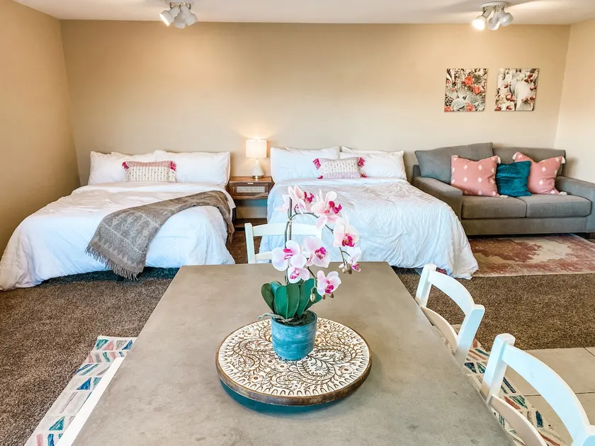 Adorable 1 Bedroom with Goat Snuggles and Views - Image 1
