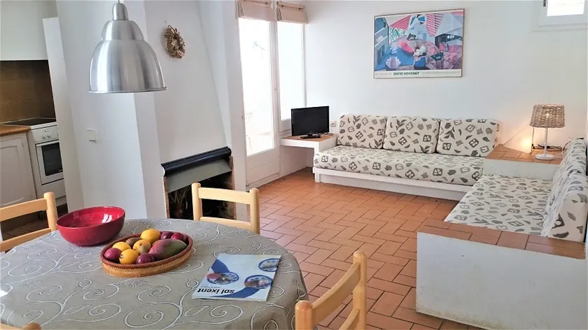 128-Apartment one minute away from Poal Beach - Image 1