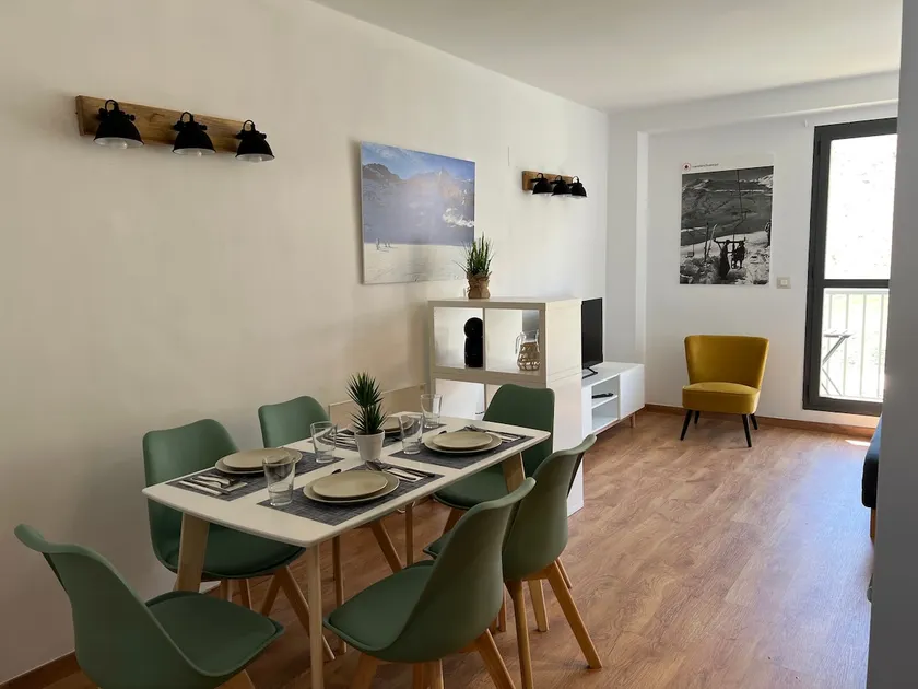 Apartment (4 PAX) with parking. 200 meters from the slopes. - Image 1