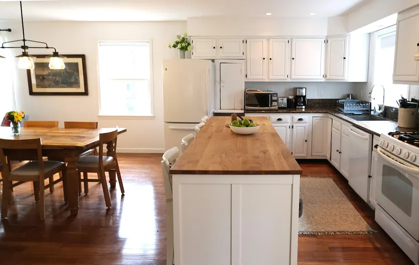 Cheerful 3-bedroom cottage with woodstove - Image 1