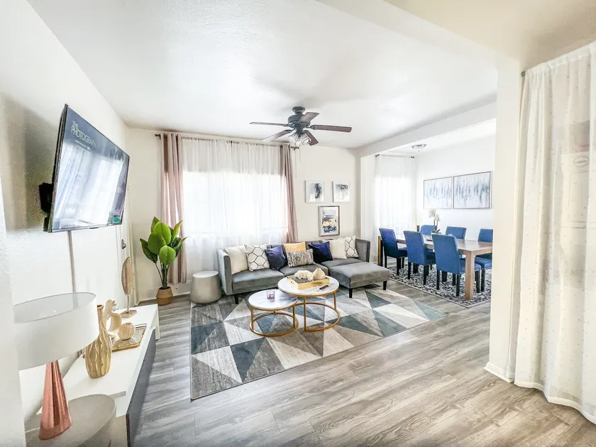 DTLB 7BR | Beach, Aquarium & Queen Mary | Parking - Image 1