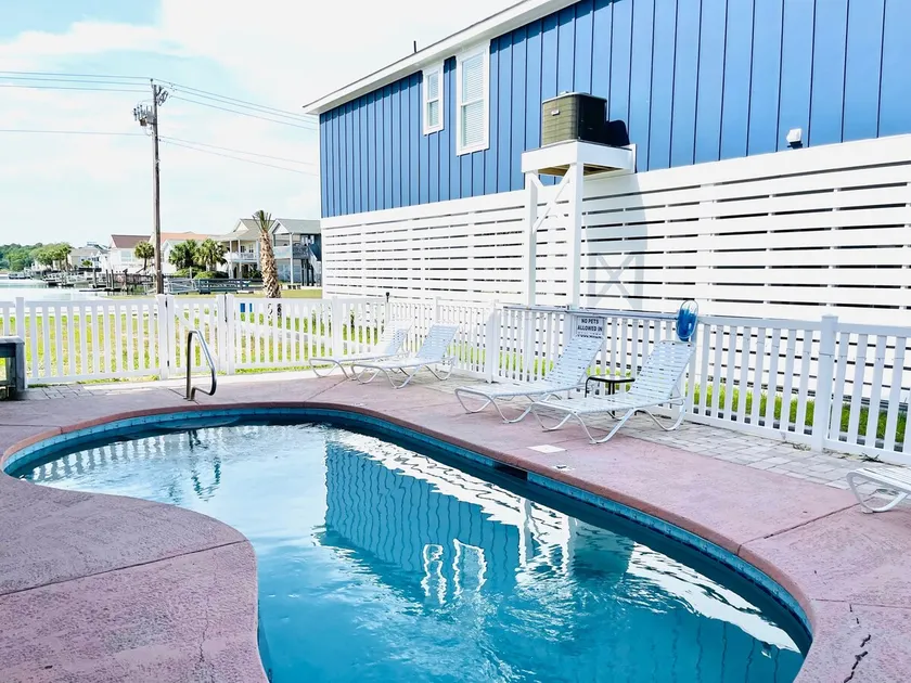 GRAN CASA AMIGABLE PARA MASCOTAS CON PISCINA, A PASOS DE CHERRY GROVE BEACH - Image 1
