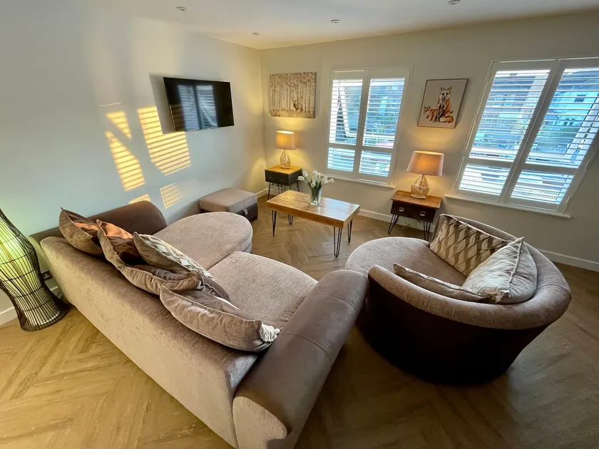 Refurbished luxury apartment by the seaside. - Image 1