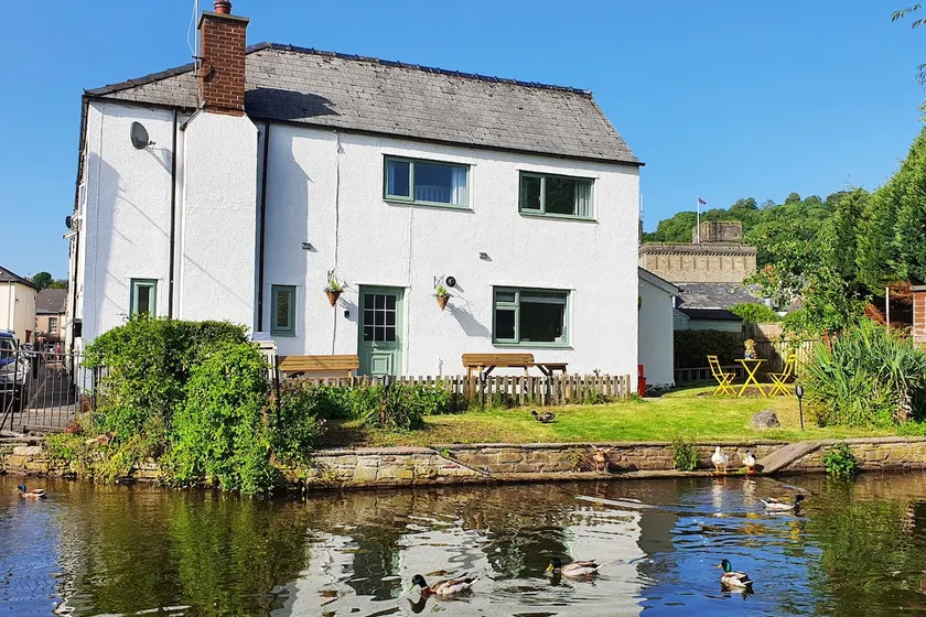 Duck Cottage - Brecon Canal - Image 1