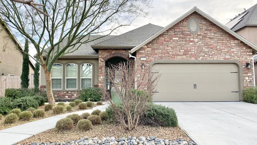 Gorgeous Four-Bedroom Home in Visalia - Image 1