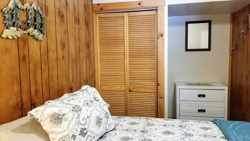 Cute 1-Bedroom *SUITE* with Direct Trail Access - Image 1
