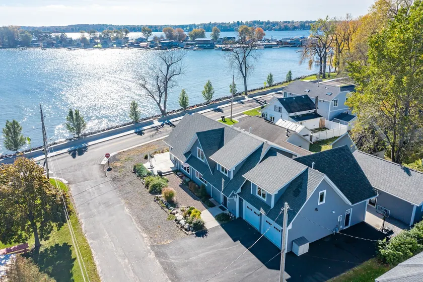 Bay Haven Sodus Point, sleeps 16 adults & children - Image 1