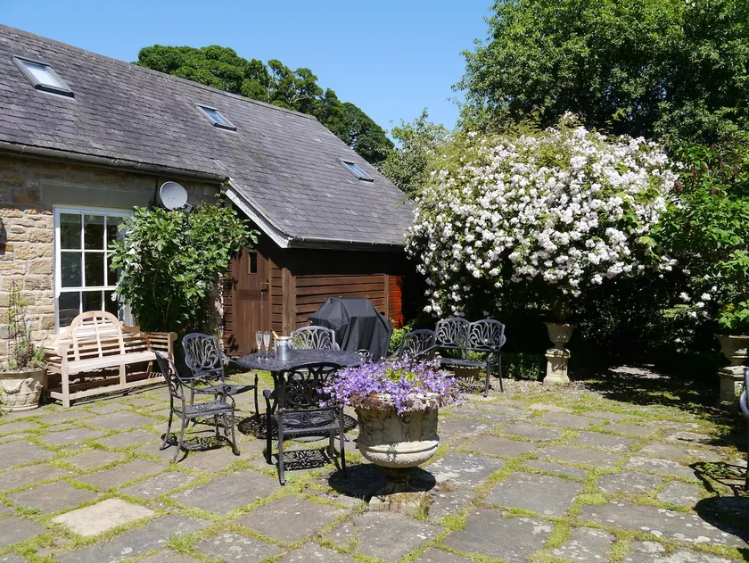 Cosy Cottage in Large Peaceful Gardens. - Image 1