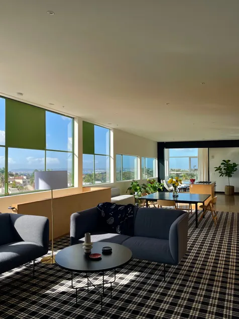 Stunning Top Floor Apt in the Heart Of Hillcrest - Image 1