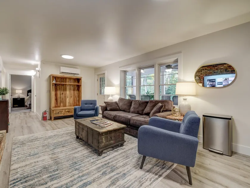Winter Savings Gorgeous! Midtown! Fiber+pets - Image 1