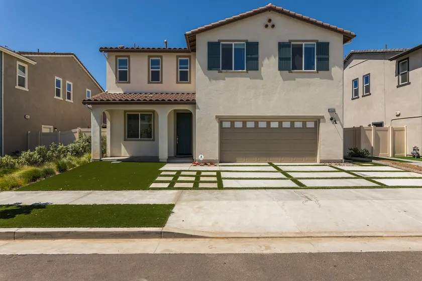 North LA Spacious/Family-Friendly New Home with 5 Bedrooms, 3 Baths, 6 Beds - Image 1