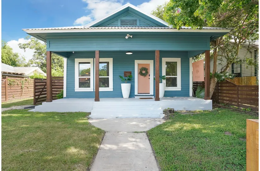 Amazing Fully Fenced Home Only 5 Mins from Downtown - Image 1