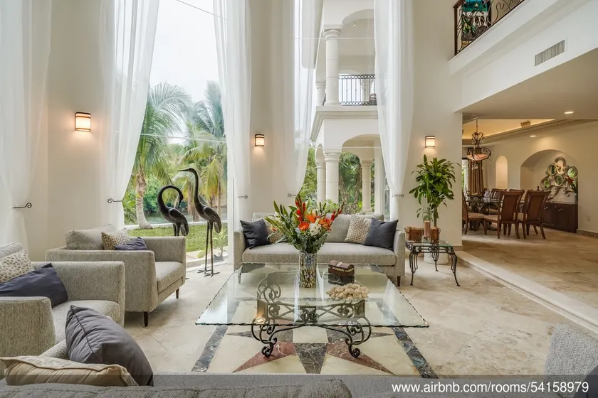 Steps to Beach | FREE Kayak | Private 5BR Villa - Image 1