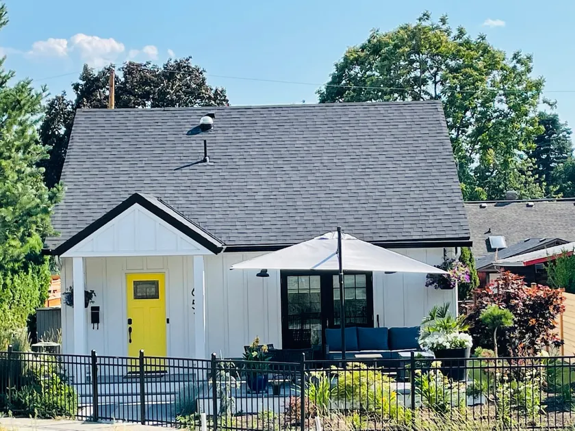 Knox Lakeside Bungalow - Image 1