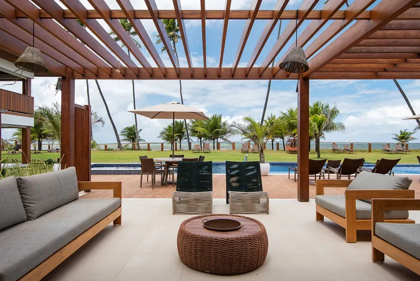 Beachfront bungalow in Itacimirim - Image 1