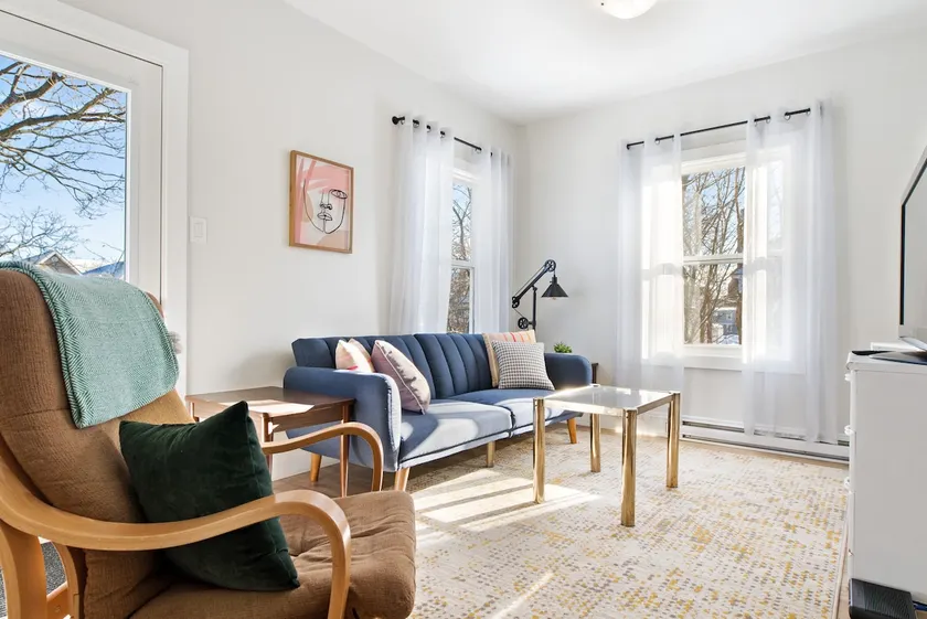 Spacious 1-bdrm - WiFi, Parking, Kitchen - Image 1