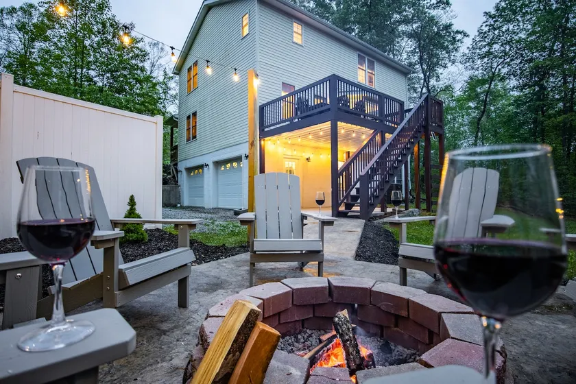 Private Retreat-Ultimate GameRoom- Fire Pit-HotTub - Image 1
