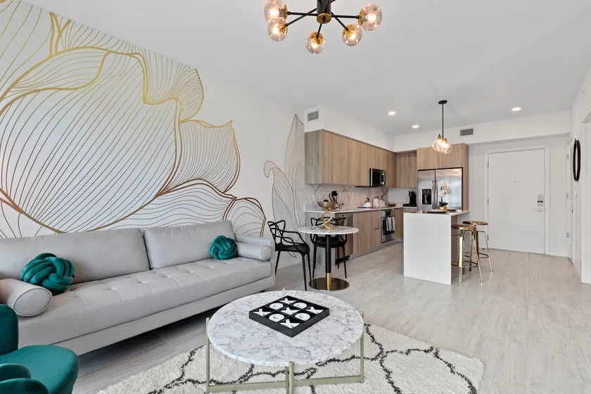 Miami Design District | King Bed + Free Parking - Image 1