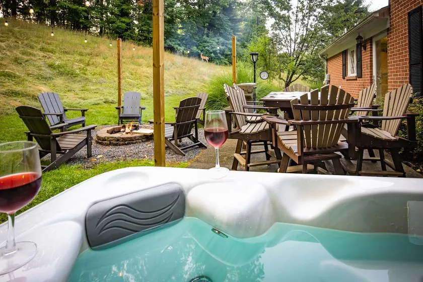 Private Backyard-GameRoom-HotTub- Fire Pit - Image 1
