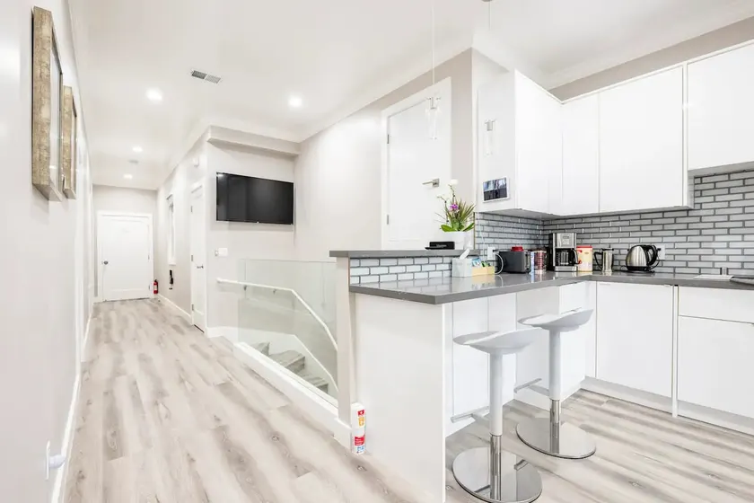 DTSF Entire Unit 3 bedroom+3baths near Oracle Park - Image 1