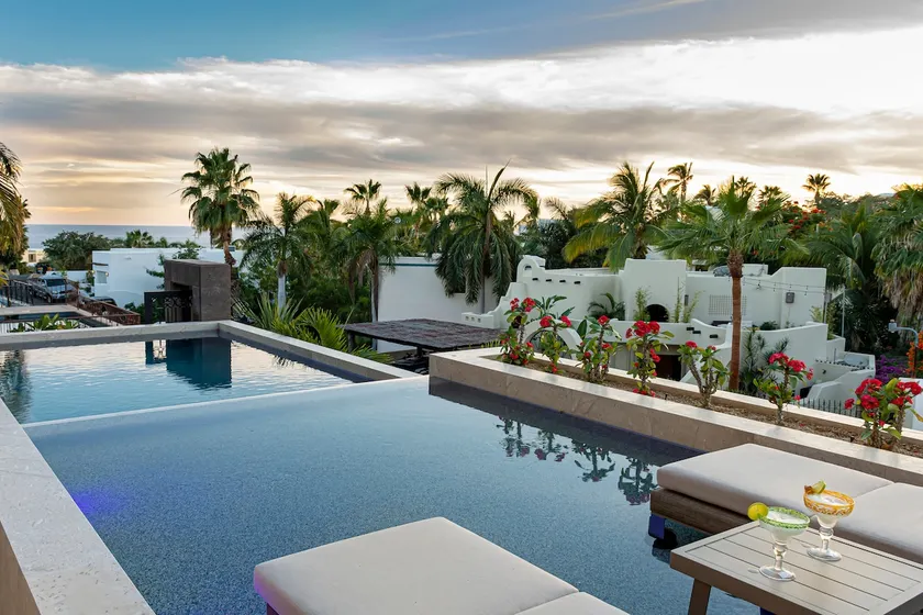 Awesome Brand new HomeW distance to private beach - Image 1