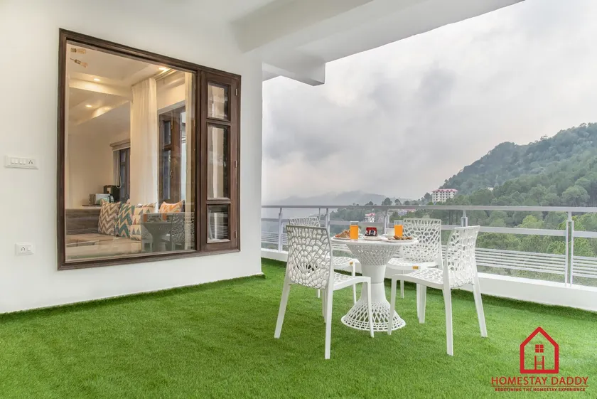 WHITE DEN Heated 2bhk Apartment By HomestayDaddy - Image 1