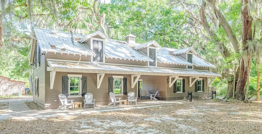 Dogtrot Cottage w/ docks, pool, & private firepit - Image 1