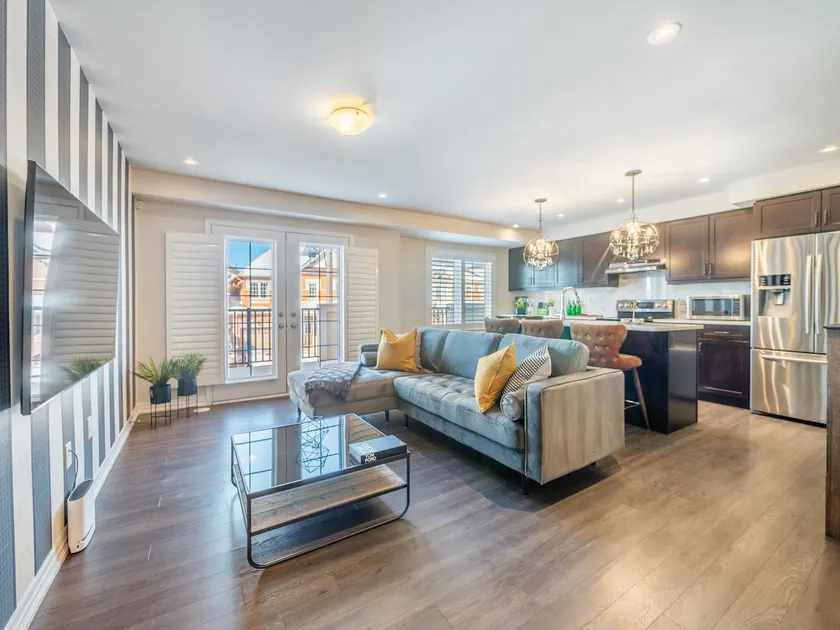 Boutique 3Br+Study Townhouse - Oakville - Image 1
