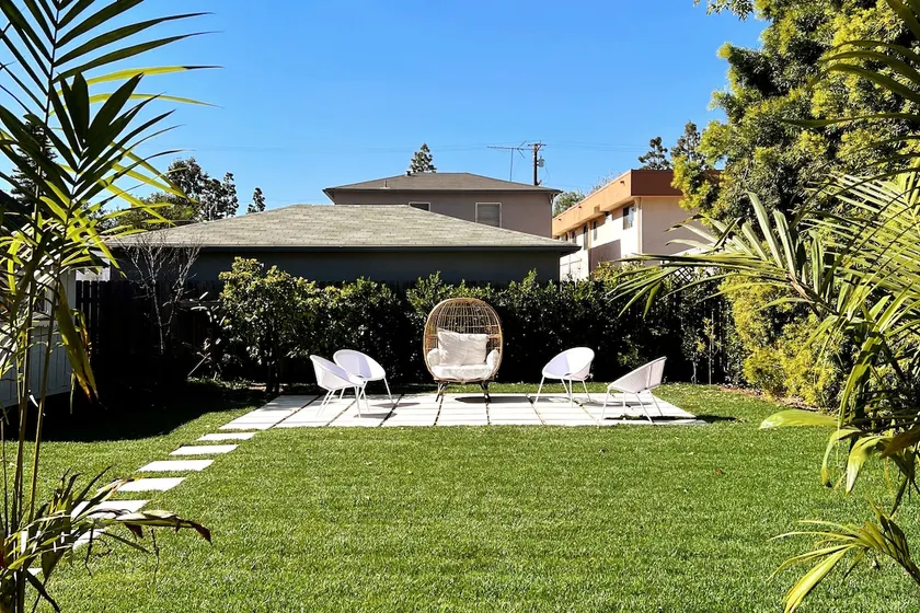 Landmark Beach House w/ Spacious Backyard - LB Gem - Image 1