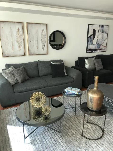 Luxurious and spacious apartment with an excellent location - Image 1