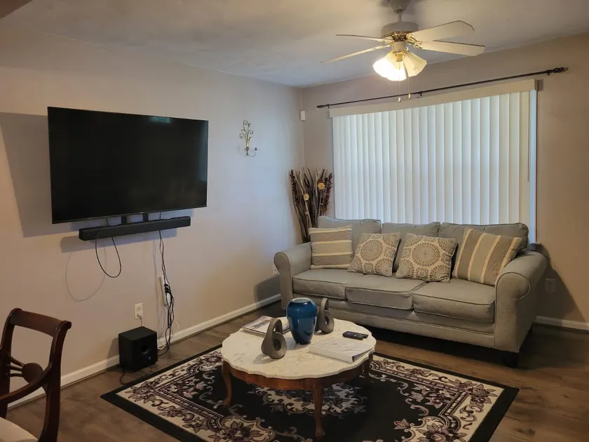 Modern, Homely 3-bdrm|wParking|Centrally located. - Image 1