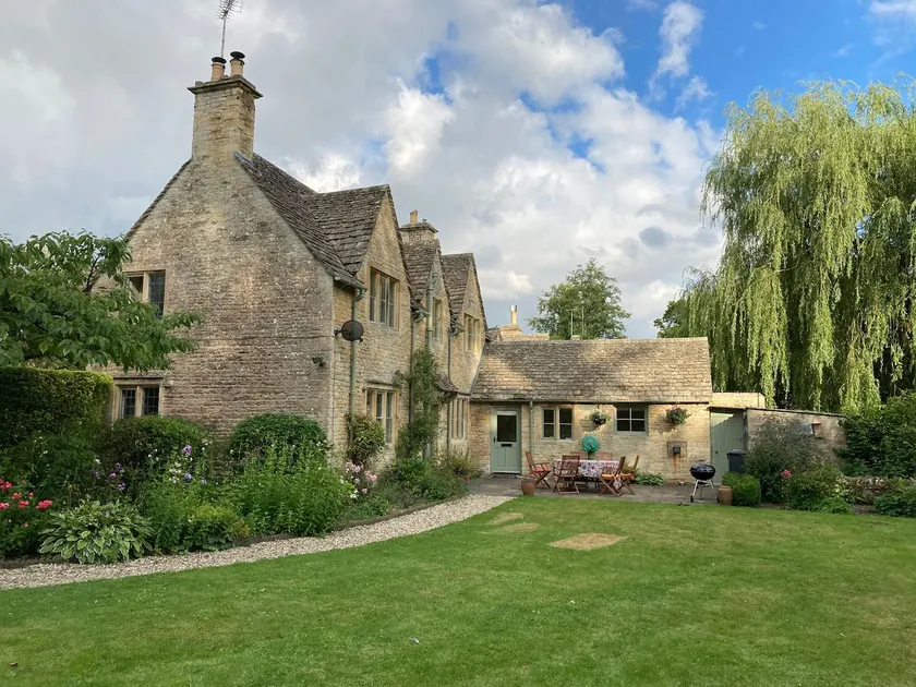 Cotswolds Riverside Cottage in Bibury - Image 1